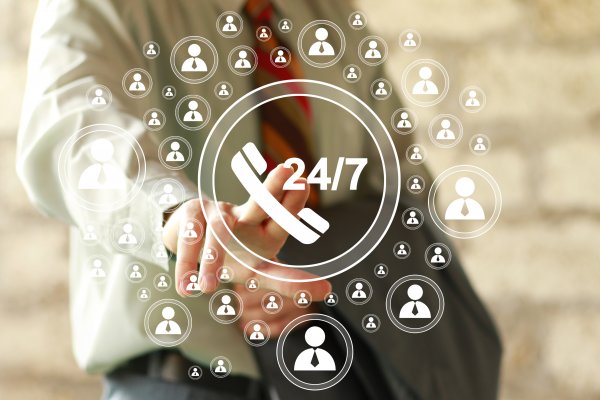 24/7 phone call voip services features man calling people via voip